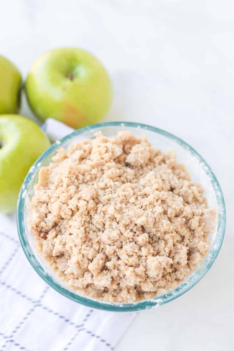 clear dish with apple crumble topping