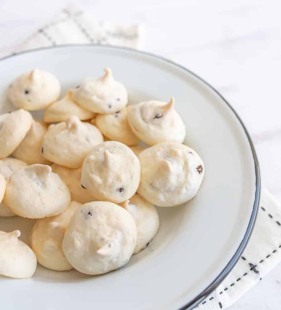 Easy Chocolate Chip Meringue Cookies