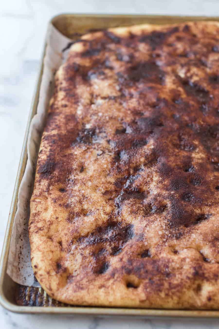 These warm, easy cinnamon sticks are SO good. They taste a lot like Pizza Hut’s cinnamon sticks, but not as greasy on the bottom.