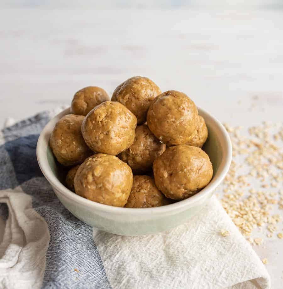 picture of a bowl of peanut butter protein balls.