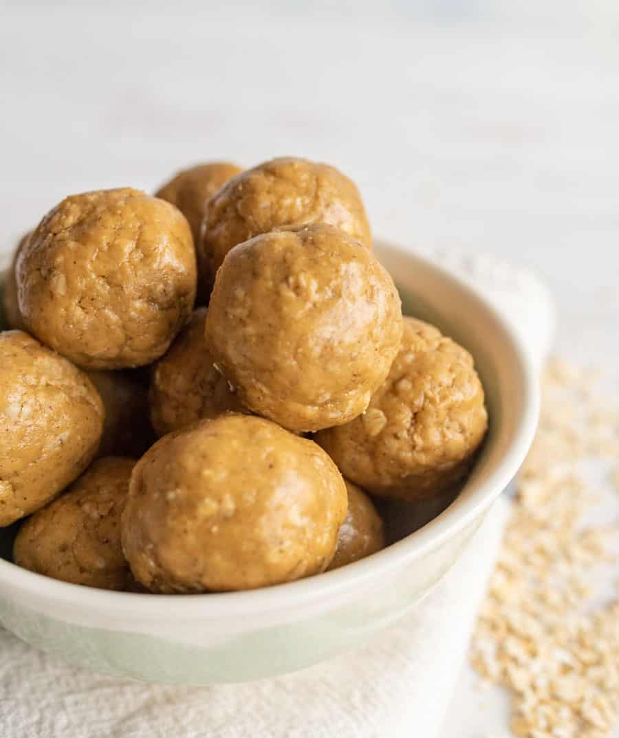 picture of peanut butter protein balls in a bowl.