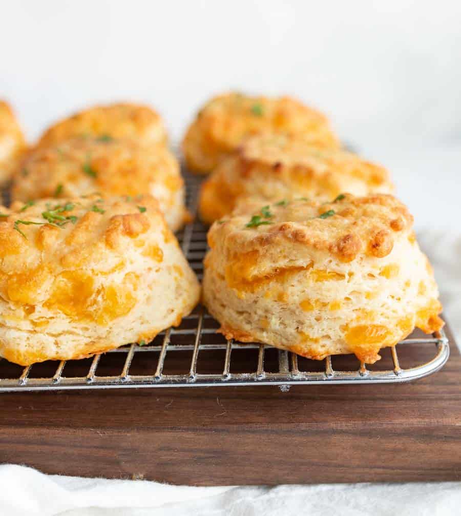 Easy Cheddar Bay Biscuits Recipe