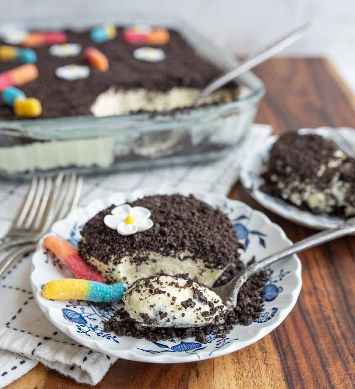 Serving of dirt pudding.