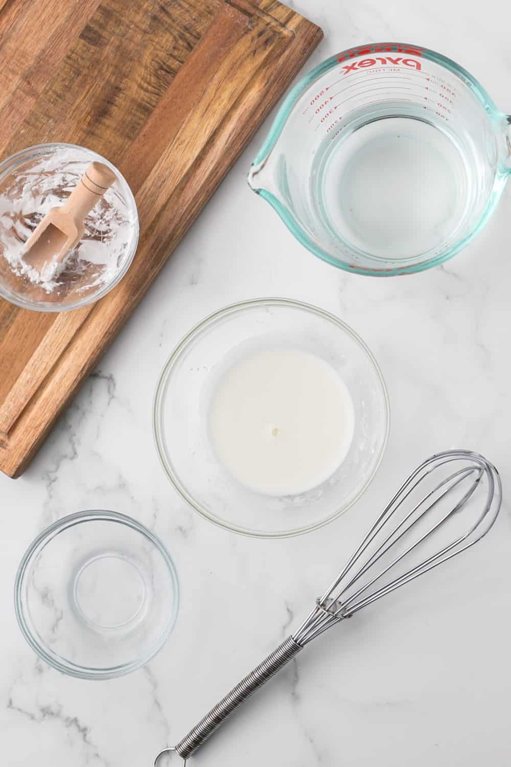 Ingredients for cornstarch slurry.