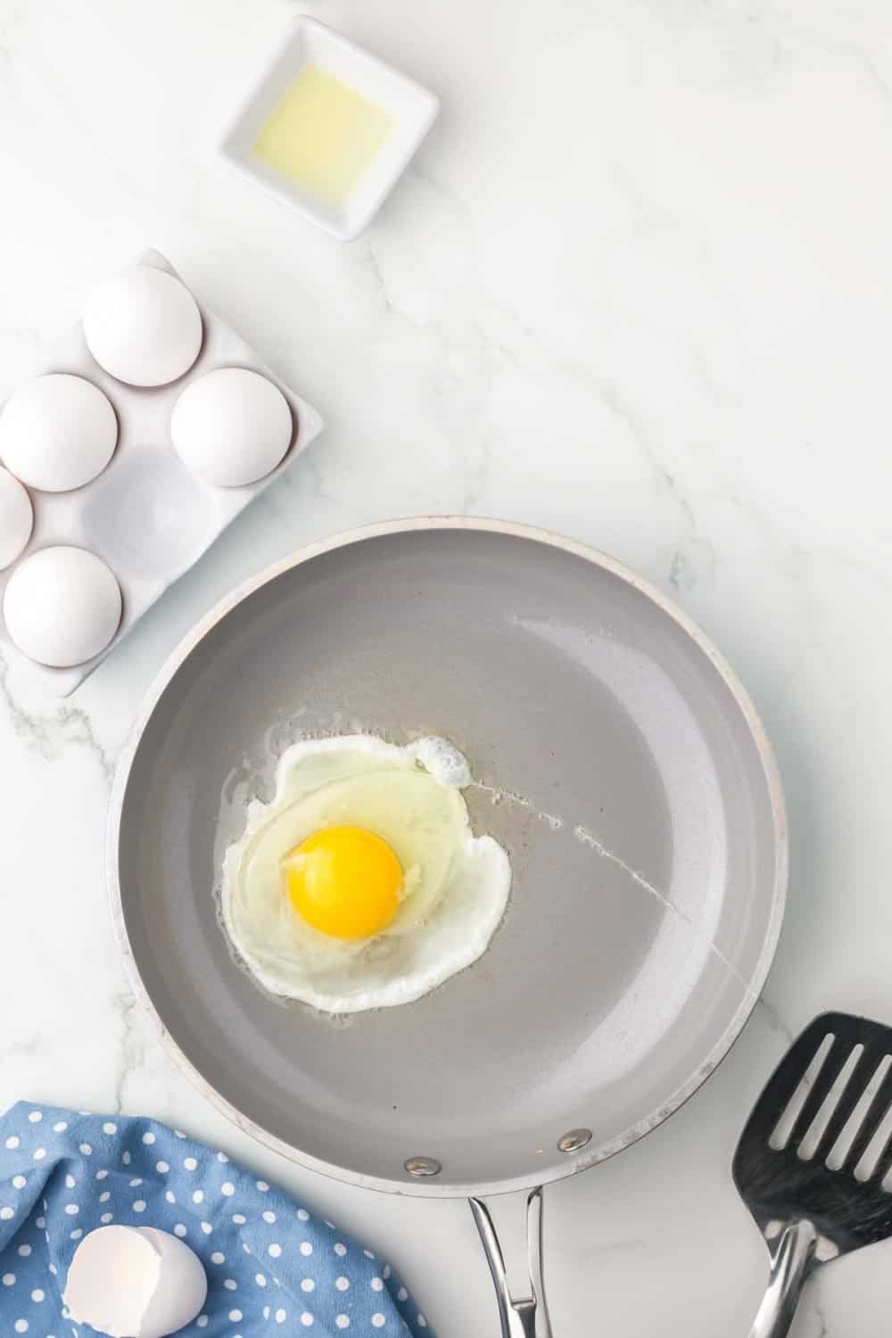 sautéed pan with an egg cooking