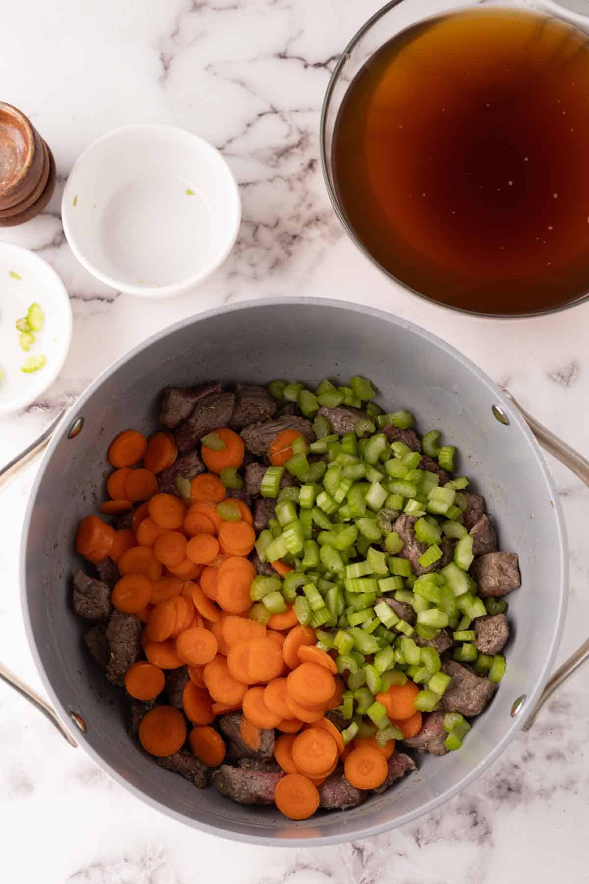 process of the pot and other raw ingredients to make beef noodle soup.