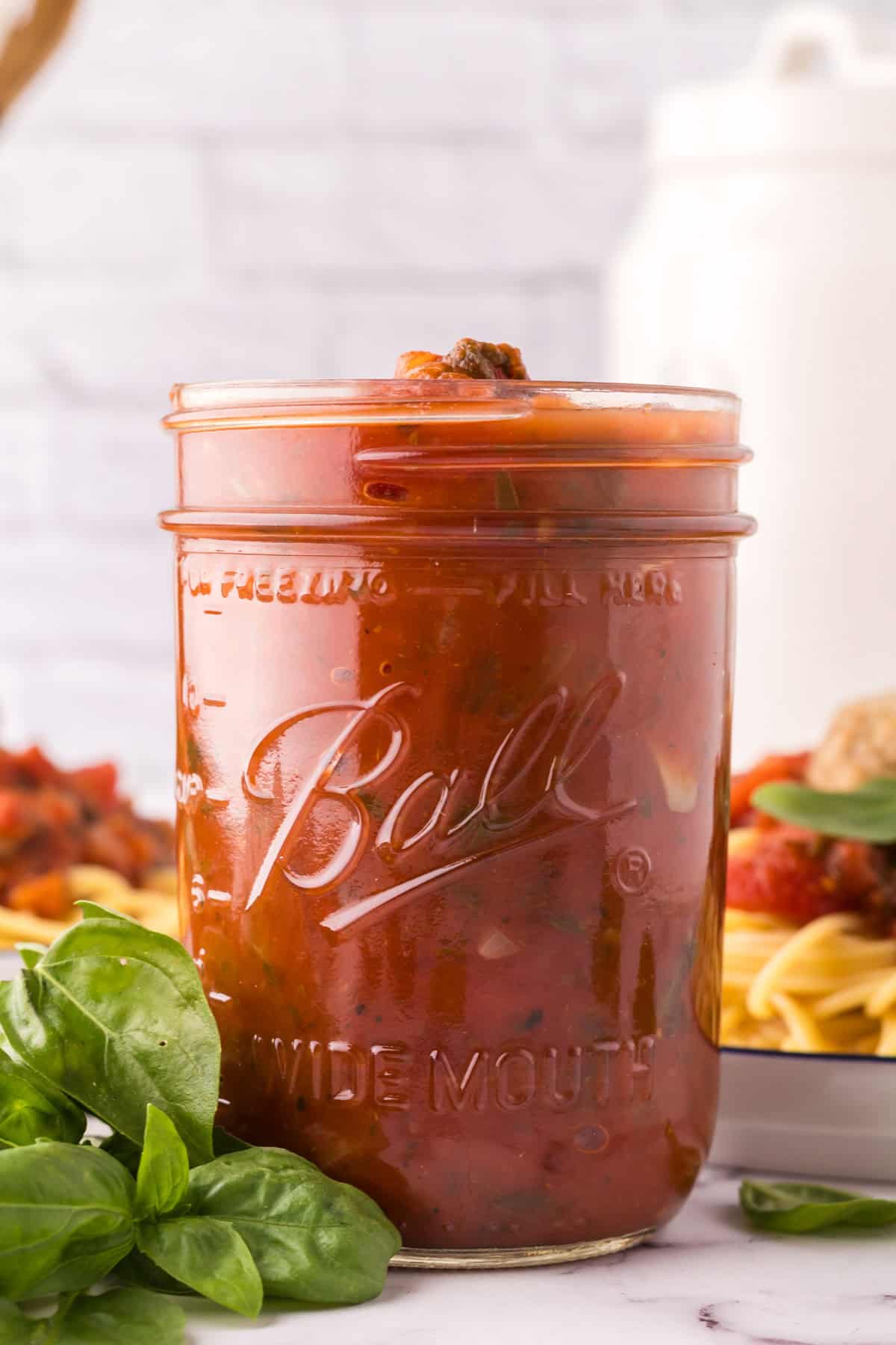 spinach mushroom marinara in a ball mason jar.